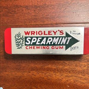 Wrigley's Spearmint Chewing Gum Tin with Red Accents